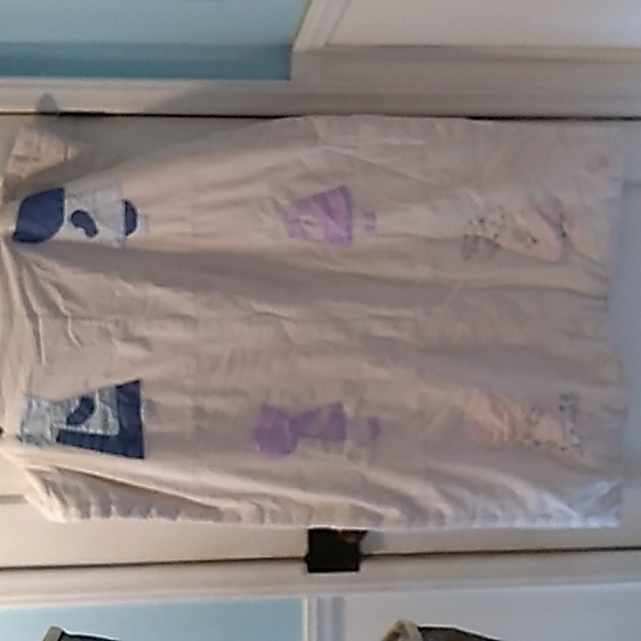 Vintage handmade baby girl quilt - Picture 1 of 8